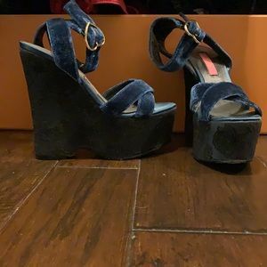 Hersey Johnson blue velvet wedge size 5.5